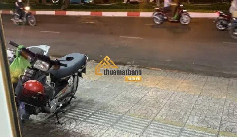 product/matbang/tp-ho-chi-minh/quan5/dong-images-10-1-2024/cho-thue-mat-bang-duong-hong-bang-phuong-11-quan-5-12-trieu-thang-3.webp