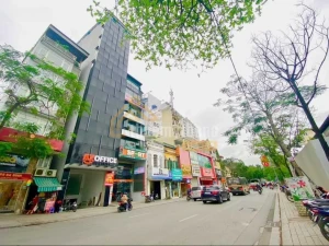 product/matbang/ha_noi/1_quan_ba_dinh/phat-images-30-01-2024/cho-thue-mbkd-90m2-toa-building-pho-nguyen-thai-hoc-lam-tru-so-ngan-hang-1.webp