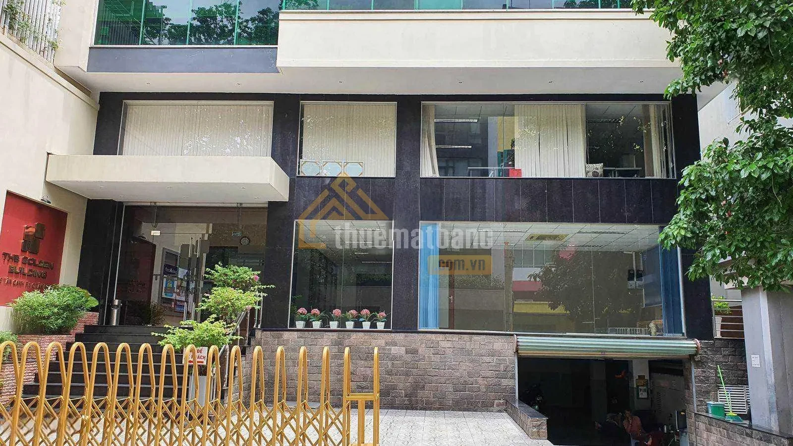 product/matbang/ha_noi/1_quan_ba_dinh/phat-images-30-01-2024/nguyen-thai-hoc-cho-thue-mbkd-110m2-chan-de-toa-nha-office-mat-pho-gia-29-trieu-thang-1.webp