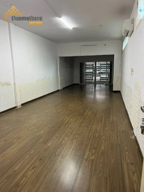 product/matbang/tp-ho-chi-minh/quan-phu-nhuan/dong-images-23-1-2024/mat-bang-cho-thue-4x18m-mat-tien-tien-lam-showroom-cua-hang-1.webp