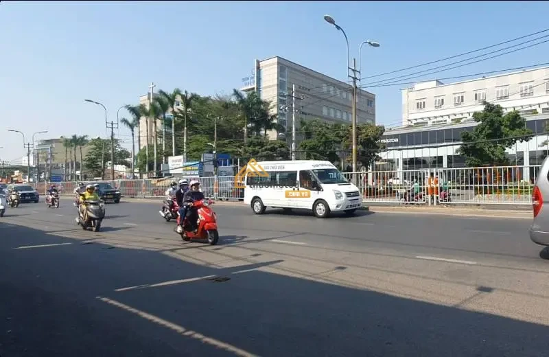 product/matbang/tp-ho-chi-minh/quan_thu_duc/dong-images-20-2-2024/cho-thue-toa-nha-4-tang-mat-tien-ql13-nga-tu-binh-trieu-21-5-35-5-1.webp